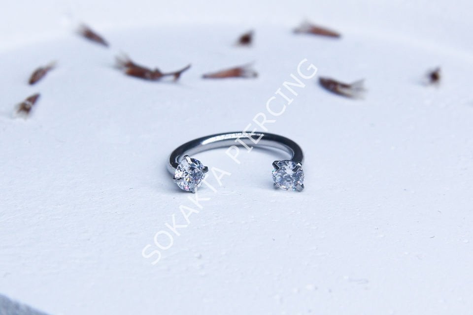 TAŞLI YARIM HALKA PİERCİNG