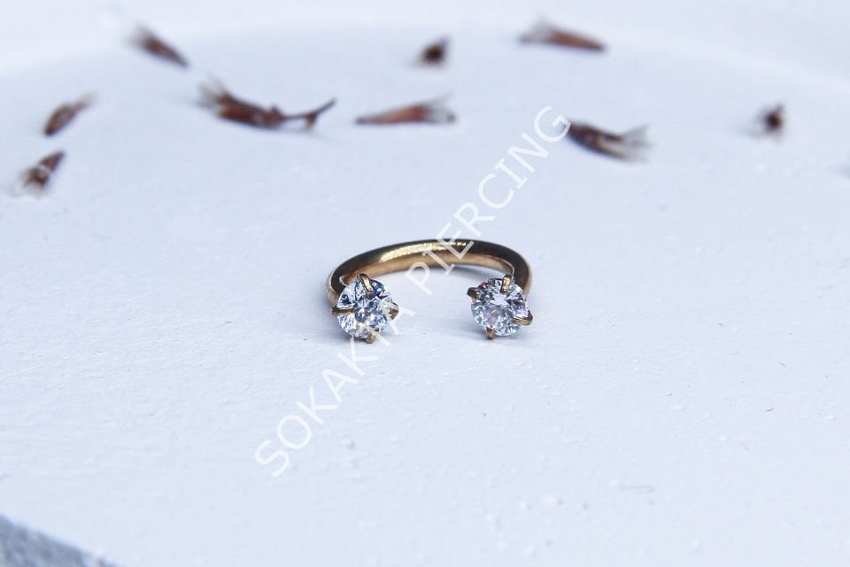 TAŞLI YARIM HALKA PİERCİNG