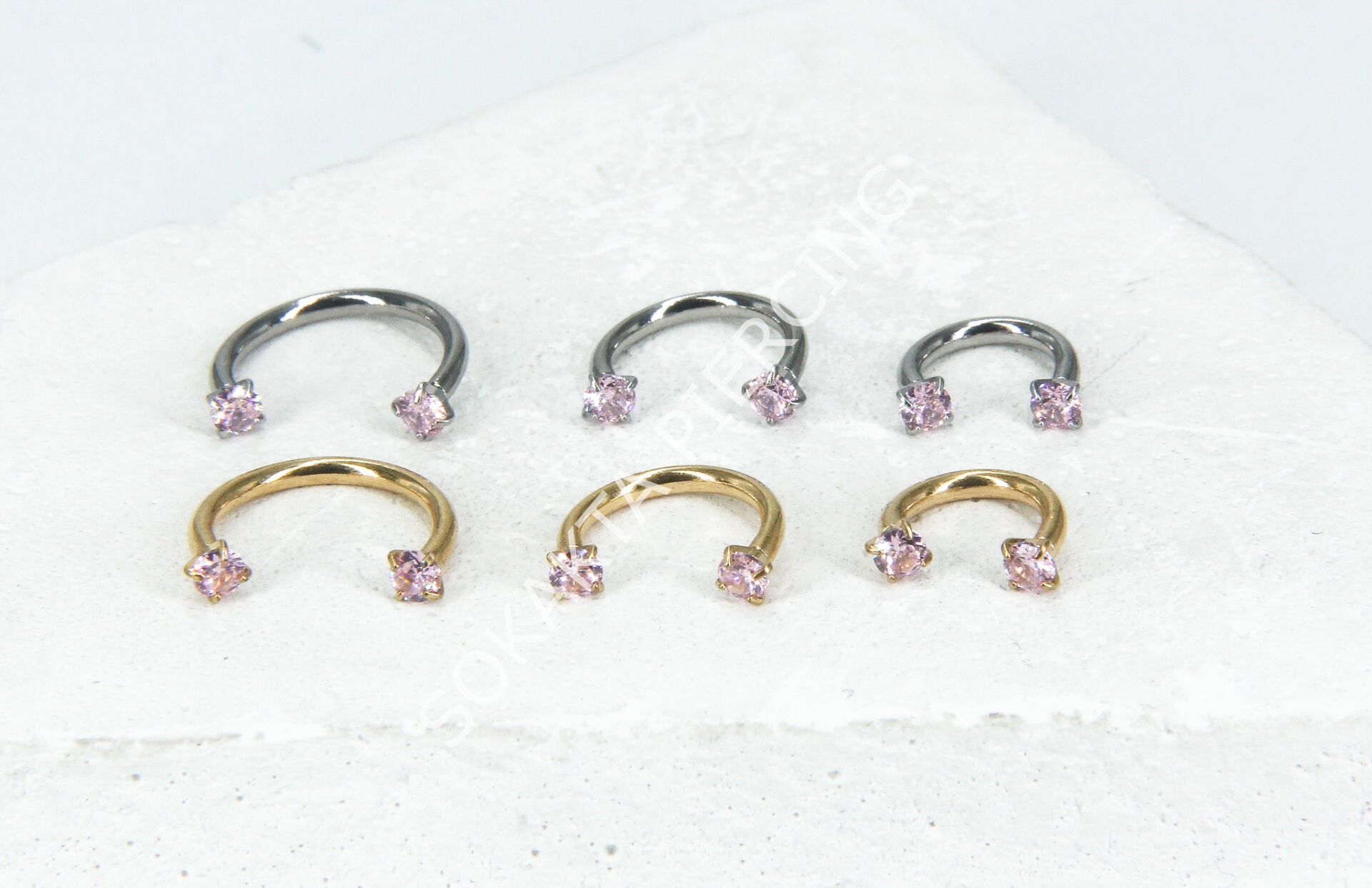 PEMBE KARE TAŞLI YARIM HALKA Silver - 10 mm