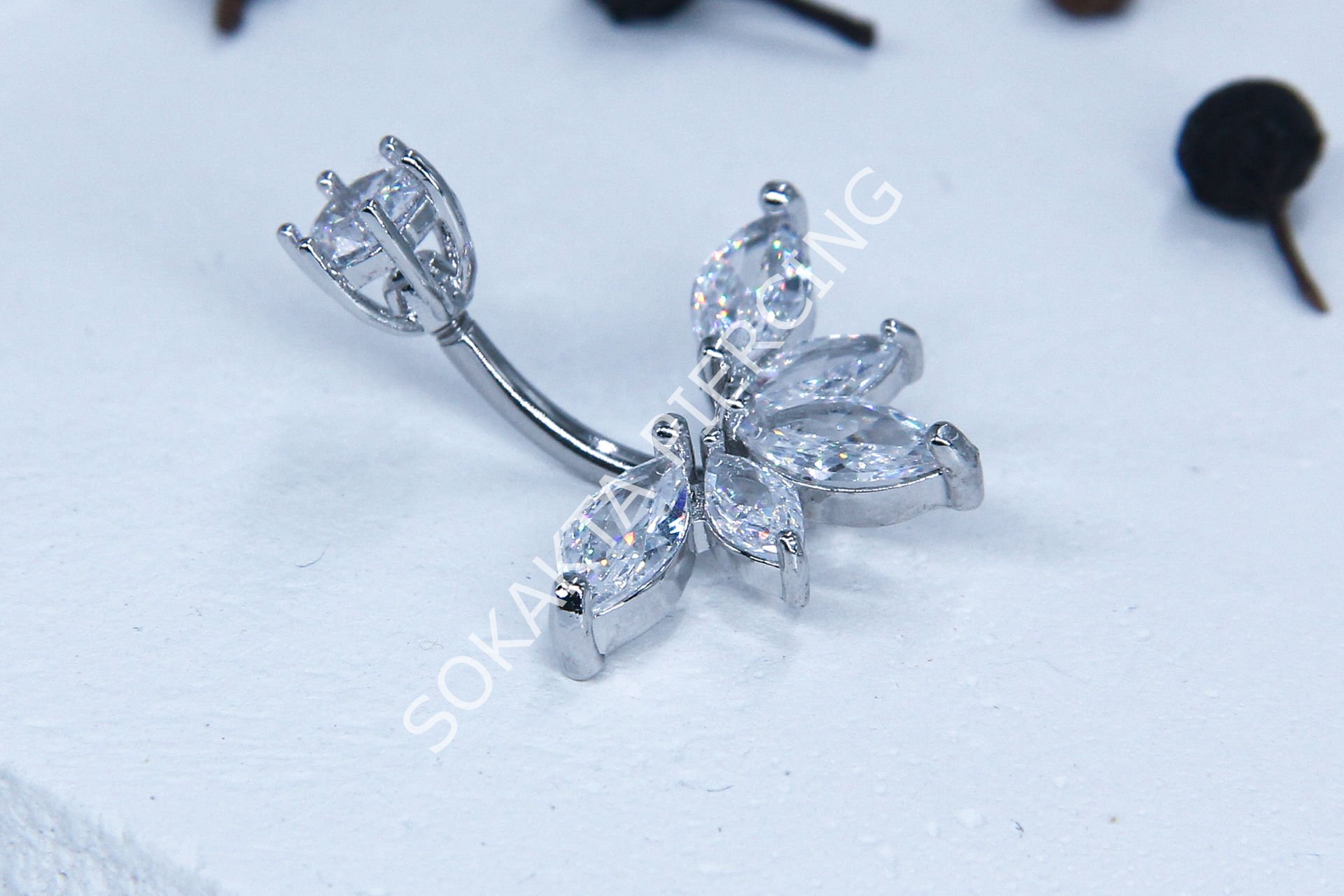 W19 - GÖBEK PİERCİNGİ