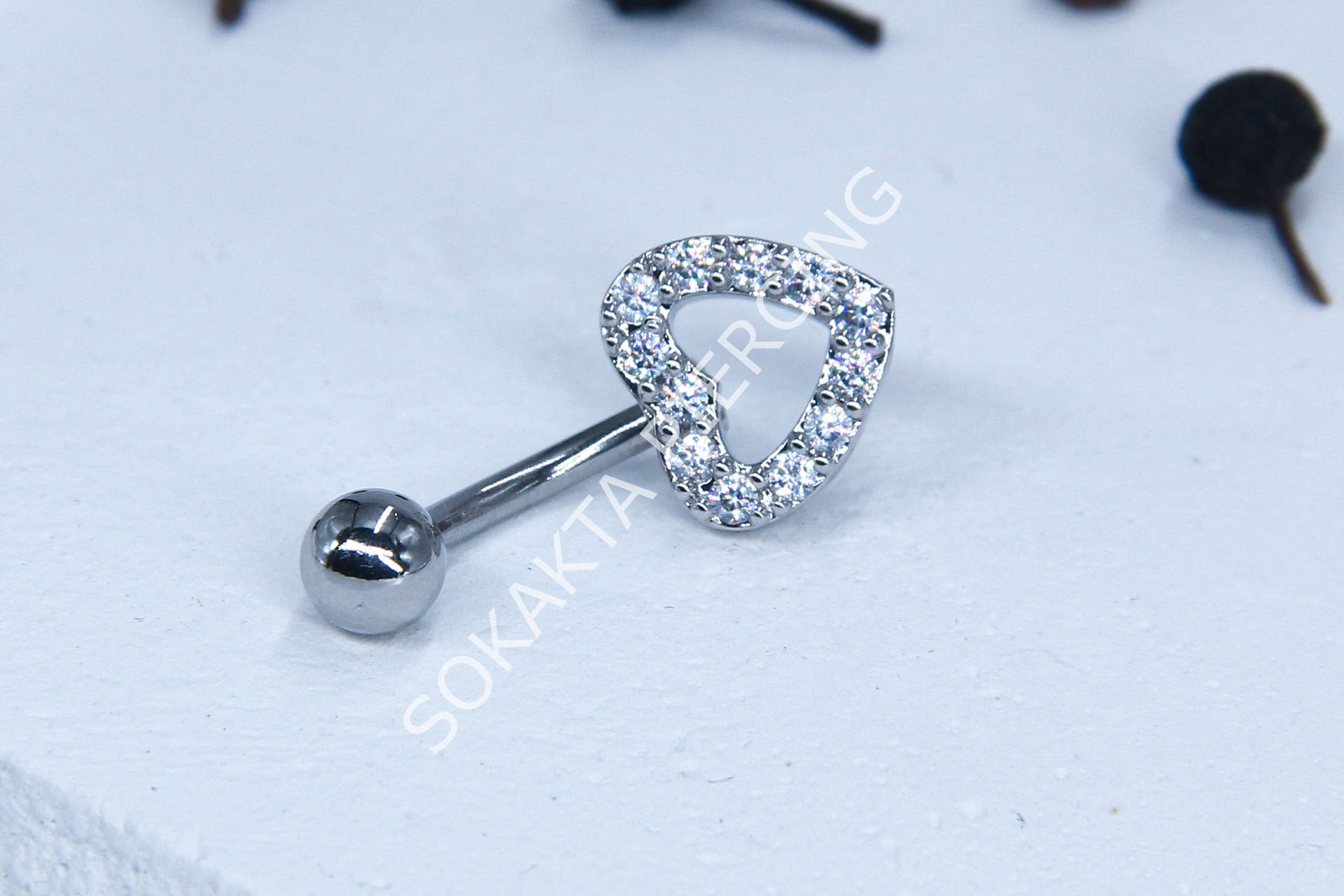 F26 - GÖBEK PİERCİNGİ