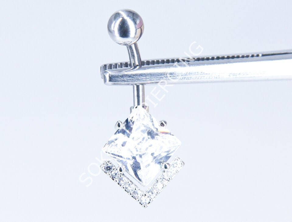 F190 - GÖBEK PİERCİNGİ