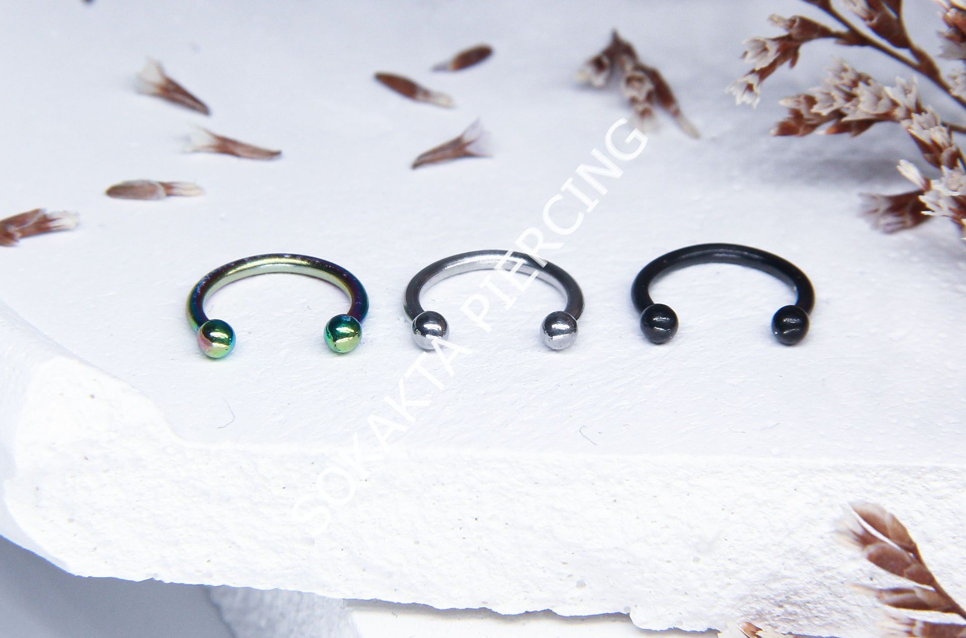 8 MM TOPLU YARIM HALKA PİERCİNG Siyah