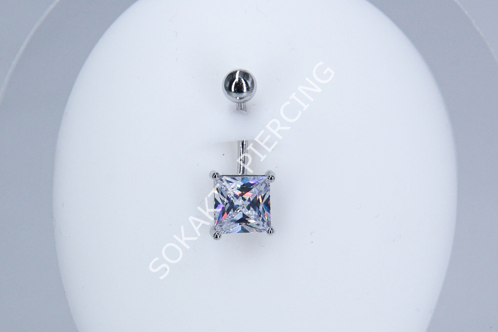 F48 - GÖBEK PİERCİNGİ