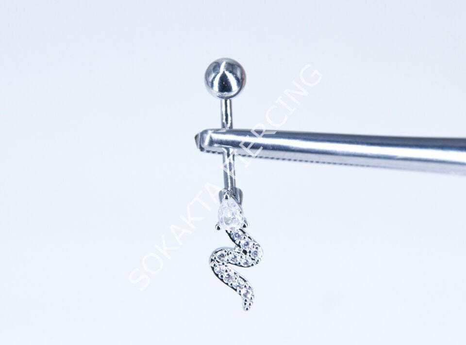 F25 - GÖBEK PİERCİNGİ